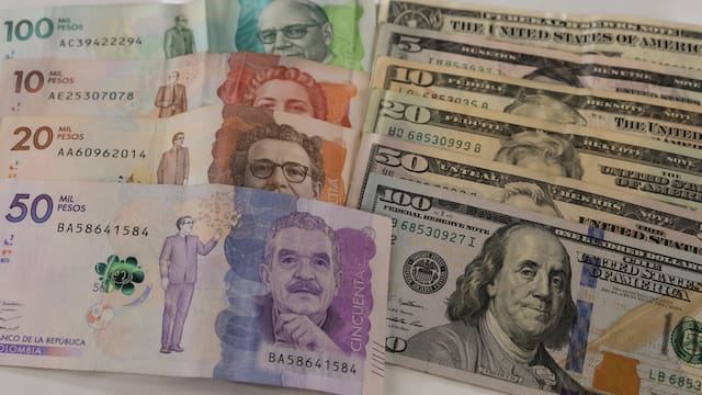 Peso colombiano, la moneda emergente que ganó fuerza en el último año y desplazó al dólar