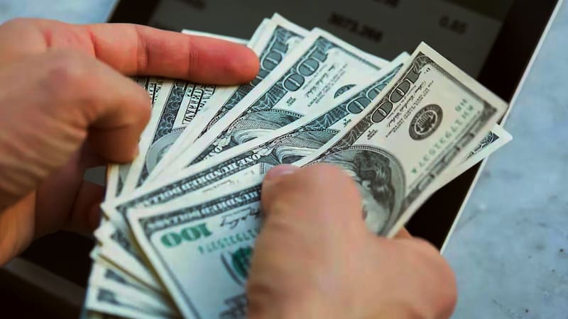 El Gobierno de Estados Unidos ofrece distintos programas de préstamos respaldados por entidades federales que permiten financiar gastos relacionados a educación, vivienda, emprendimientos comerciales y otras necesidades específicas. Fuente: Shutterstock