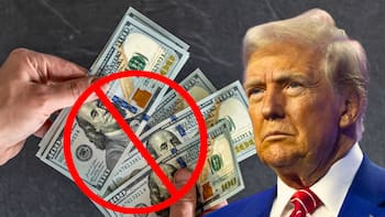 El Tribunal Supremo de EEUU respalda a Trump y suspende un pago clave para millones de personas