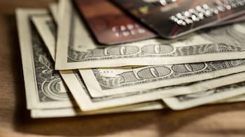 Qué hay detrás del dólar tarjeta: el número que el Gobierno no quiere resignar