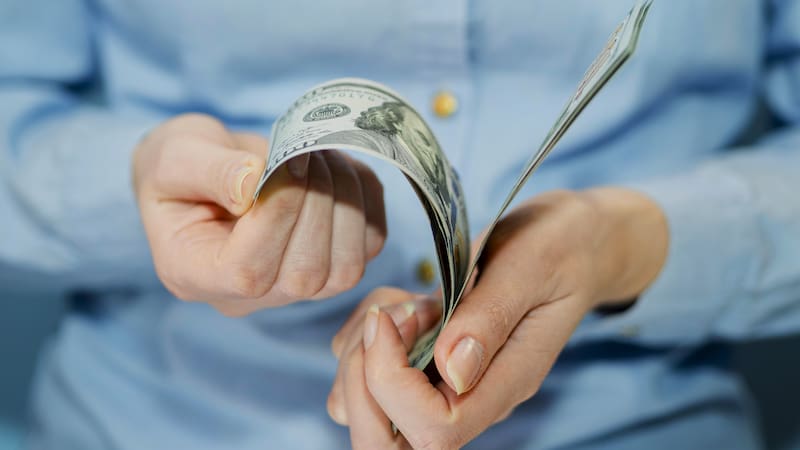 En septiembre, los precios habían aumentado alrededor de un 3,4% interanual, por lo que mantener sin cambios las remuneraciones supondría, en términos reales, una reducción de los ingresos.