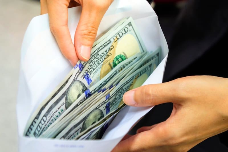 El Servicio de Impuestos Internos ha dado luz verde a un pago único de $2,000 dólares que se entregará mediante depósito directo en diciembre de 2025. Imagen: archivo.