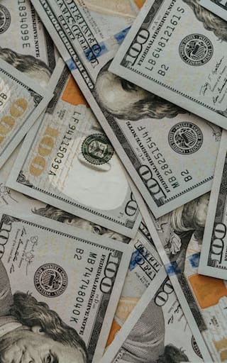 El dólar en Colombia cae por debajo de los 3.700 pesos y marca su nivel más bajo desde 2021