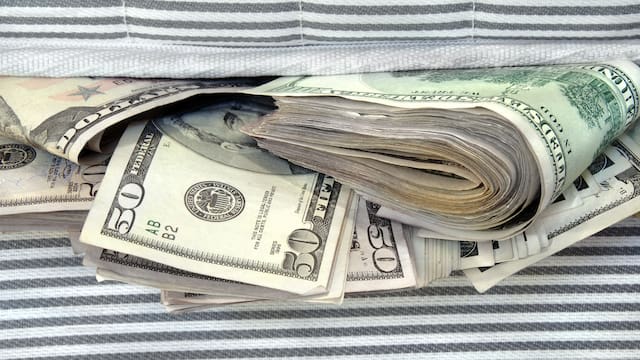 Dólar colchón: por qué guardar billetes ya no alcanza para proteger los ahorros