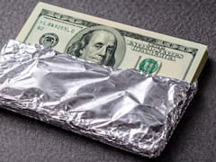 Para qué sirve envolver los dólares con papel aluminio y por qué lo recomiendan