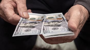 Es oficial | Estados Unidos depositará 2.600 dólares a los mexicanos que hagan este trámite: es por medio de una aplicación