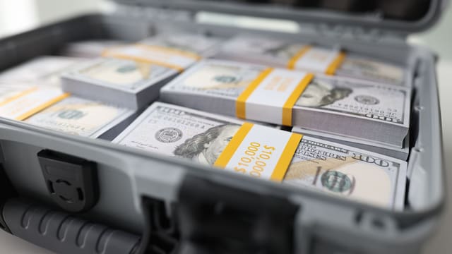 Dólares récord en los bancos desde la Convertibilidad: cuántos pueden ingresar desde el colchón