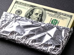Envolver los dólares en papel de aluminio: para qué sirve y por qué lo recomiendan