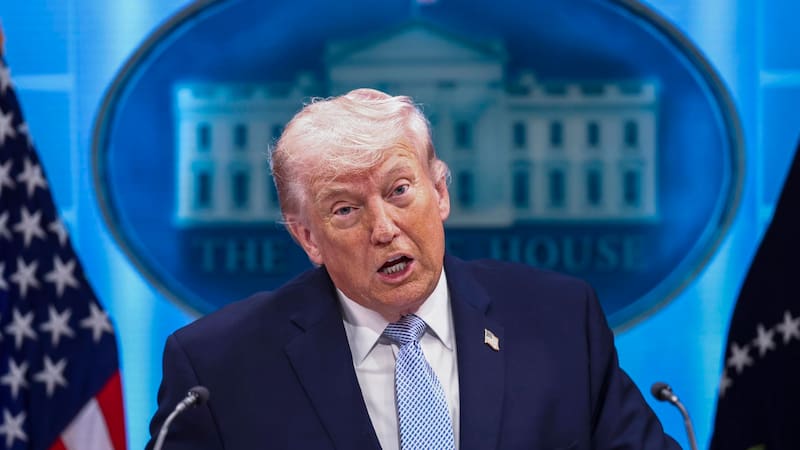 WASHINGTON (United States), 06/04/2026.- US President Donald Trump briefs the media on Iran from the White House in Washington, DC, USA, 06 April 2026. EFE/EPA/JIM LO SCALZO