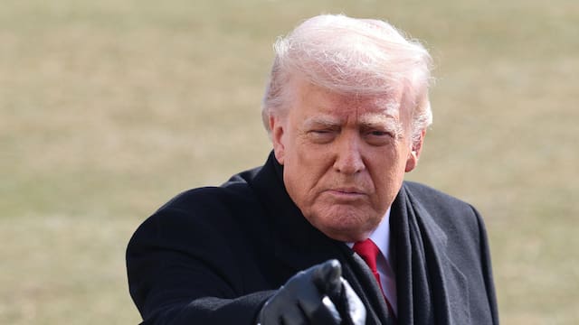 Trump firma decreto para imponer aranceles a países que manden petróleo a Cuba