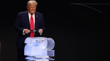 Políticas de Trump golpean el turismo a EEUU, donde esperan un milagro por el Mundial 2026