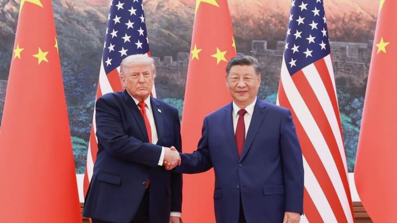 La posibilidad de aplicar regulaciones a la inteligencia artificial dificulta el diálogo entre Estados Unidos y China en materia tecnológica. Para Norteamérica, estas normativas pueden frenar su avance en tecnología y ya se encuentra en desventaja con la potencia asiática.