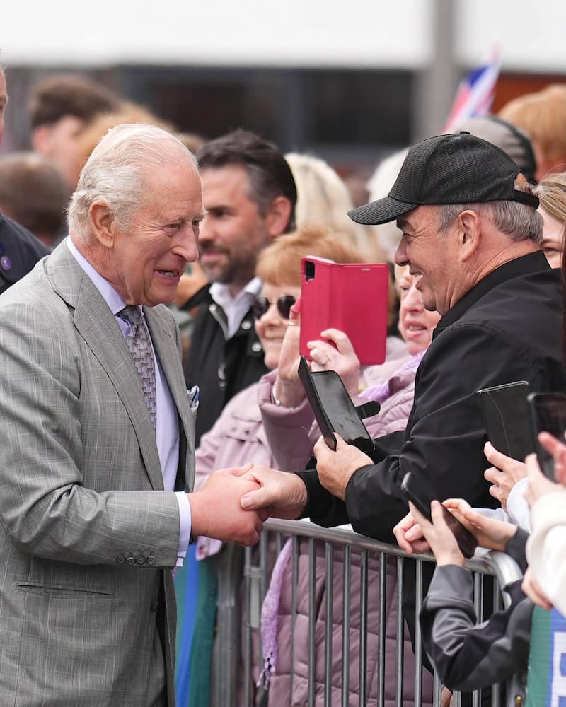 El Rey y la Reina concluyeron su visita anual a Irlanda del Norte en un vibrante evento comunitario en Newtownards.