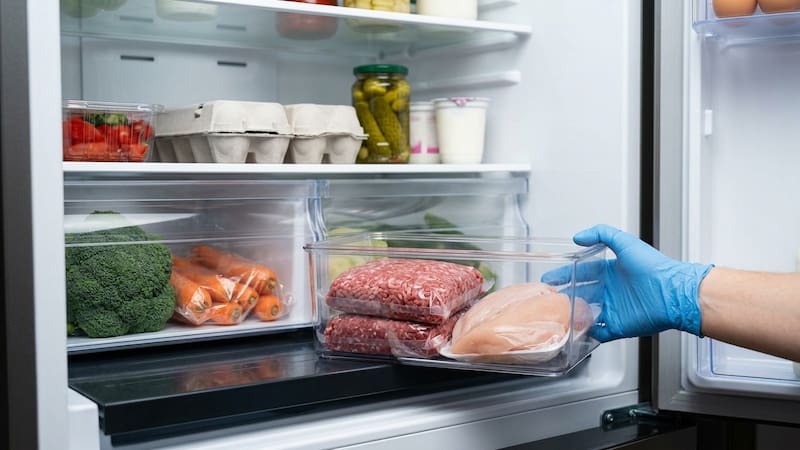 Dónde hay que guardar la carne en la heladera para evitar la contaminación.