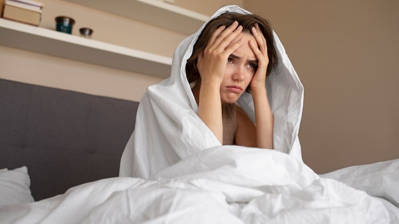 El fenómeno del sleepmaxxing (un juego de palabras entre sleep y maximum) propone abordar el descanso no como una necesidad biológica, sino como una competencia de rendimiento. Foto: Magnific.