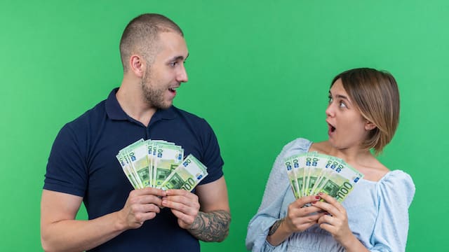 Hacienda lo confirma | Multarán a todas las personas que transfieran esta cantidad de dinero a sus familiares