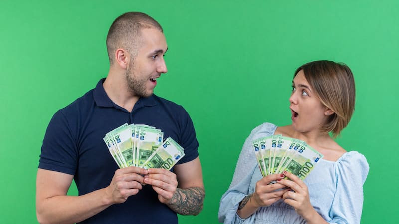 Cuándo una transferencia entre familiares debe declararse ante Hacienda, qué impuestos pueden aplicarse y qué sanciones contempla la normativa si no se liquida correctamente una donación en España.