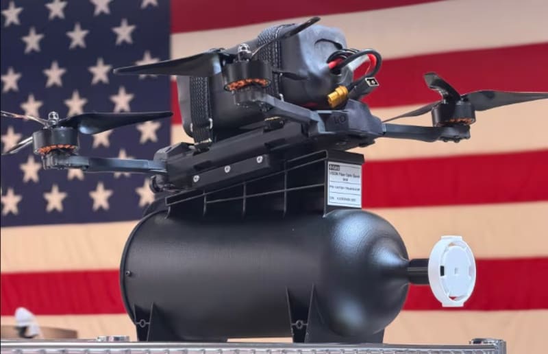 Estados Unidos dio un paso clave en la guerra tecnológica con drones al presentar Archer Fiber, un sistema no tripulado que rompe con el esquema tradicional de control por radiofrecuencia. Imagen: Cortesía X @neros_tech.