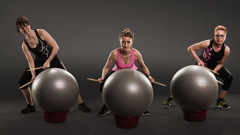 El Drum Alive mezcla coordinación, ritmo y resistencia en una misma sesión. Foto (Archivo)