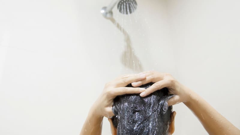 El vinagre blanco contiene ácido acético, un agente natural que afloja la suciedad incrustada sin dañar el metal ni el plástico. Foto (Archivo)