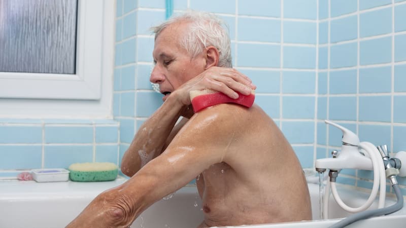 Mayores de 65 años: por qué recomiendan no bañarse todos los días y cómo puede afectar a la salud. Foto (Archivo)
