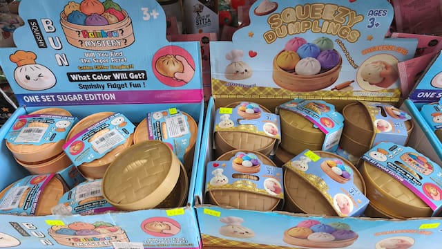 Preocupación mundial | Prohíben los juguetes virales “Dumpling Squishy” en cada vez mas países: los padres están preocupados
