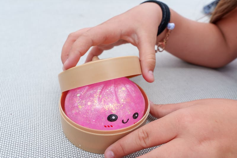 Preocupación mundial | Prohíben los juguetes virales “Dumpling Squishy” en cada vez mas países: los padres están preocupados