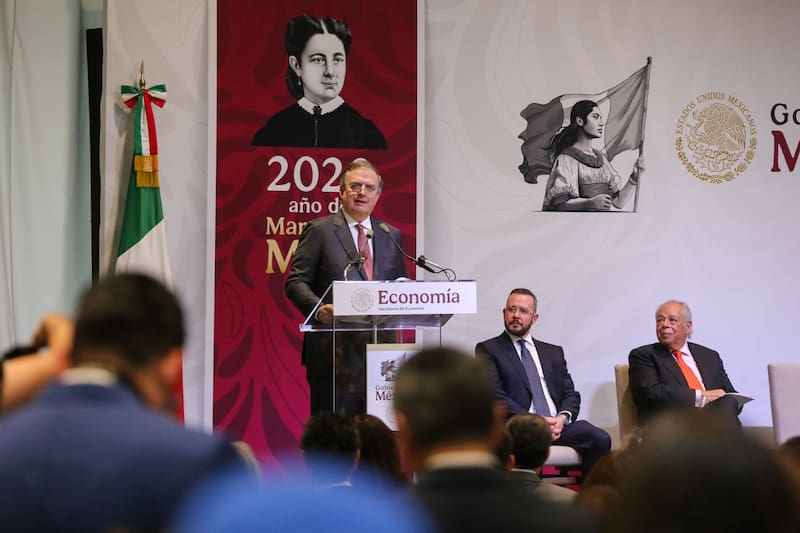 El titular de la Secretaría de Economía encabezó el evento "Tequila y Origen: tradición que traspasa fronteras".