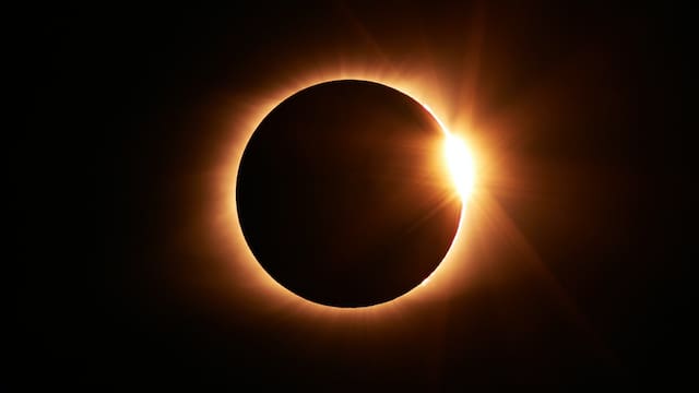 Llega el eclipse solar más largo del siglo: el día se oscurecerá por 6 minutos en un fenómeno irrepetible en 100 años