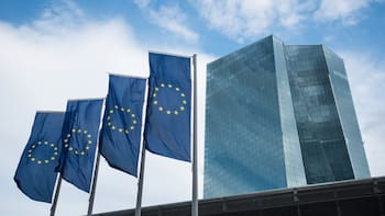 La UE cierra una reforma pendiente desde hace casi 10 años: así cambiará el paro para quienes trabajan en otro país