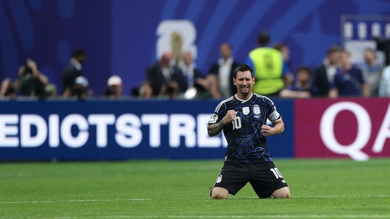 (260715) -- ATLANTA, 15 julio, 2026 (Xinhua) -- El jugador Lionel Messi, de Argentina, festeja la victoria al término del partido de semifinal de la Copa Mundial de la FIFA 2026 ante Inglaterra, celebrado en el Estadio Atlanta, en Atlanta, Estados Unidos, el 15 de julio de 2026. (Xinhua/Cao Can) (ah) (ce)