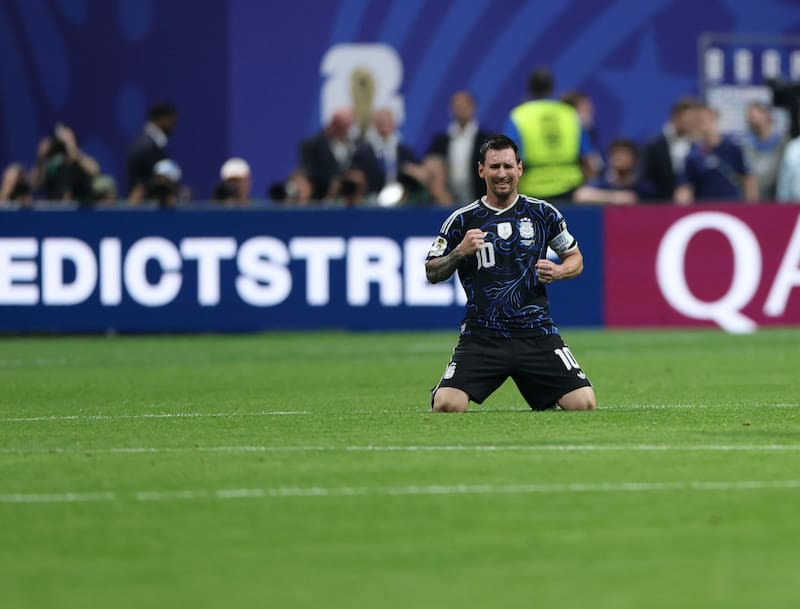 (260715) -- ATLANTA, 15 julio, 2026 (Xinhua) -- El jugador Lionel Messi, de Argentina, festeja la victoria al término del partido de semifinal de la Copa Mundial de la FIFA 2026 ante Inglaterra, celebrado en el Estadio Atlanta, en Atlanta, Estados Unidos, el 15 de julio de 2026. (Xinhua/Cao Can) (ah) (ce)