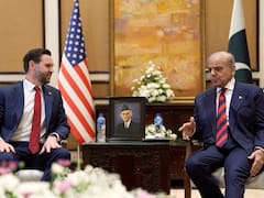 Con movimientos en el estrecho de Ormuz, Estados Unidos e Irán negocian en Pakistán un acuerdo por la paz