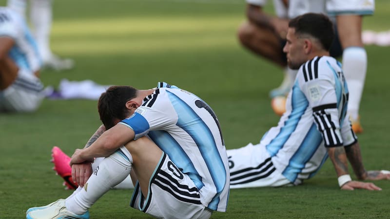(260719) -- NUEVA YORK, 19 julio, 2026 (Xinhua) -- El jugador Lionel Messi (frente), de Argentina, reacciona al término del partido final de la Copa Mundial de la FIFA 2026 ante España, celebrado en el Estadio Nueva York Nueva Jersey, en Nueva York, Estados Unidos, el 19 de julio de 2026. (Xinhua/Li Ming) (rtg) (vf)