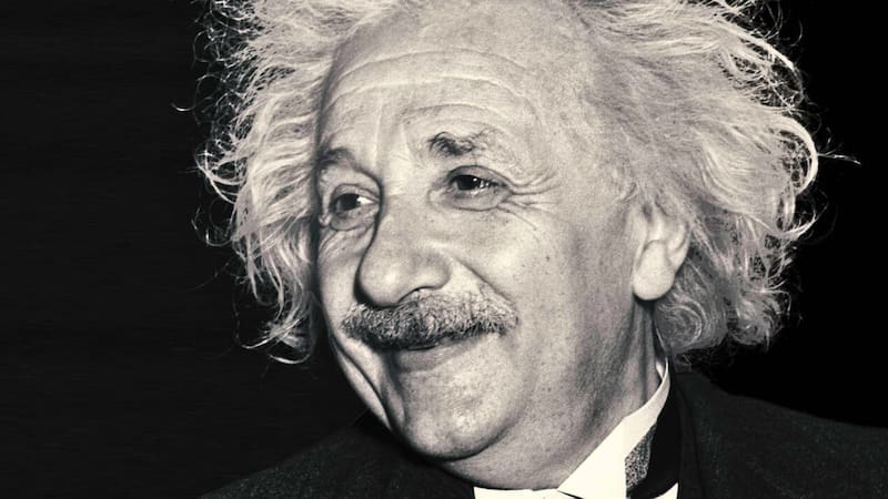 Albert Einstein, investigador: “Elijo la serena vida de la soledad porque estimula la mente creativa”.