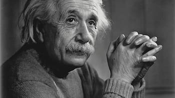 Albert Einstein y una frase sobre la ignorancia que invita a pensar: “El ignorante ataca con la boca y el sabio se defiende con el silencio”