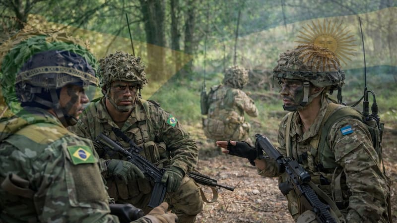 Se trata del ejercicio ACRUX, una maniobra militar combinada que se realiza de forma bienal desde 1999.