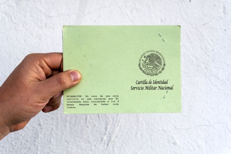 Trámitar la cartilla militar.