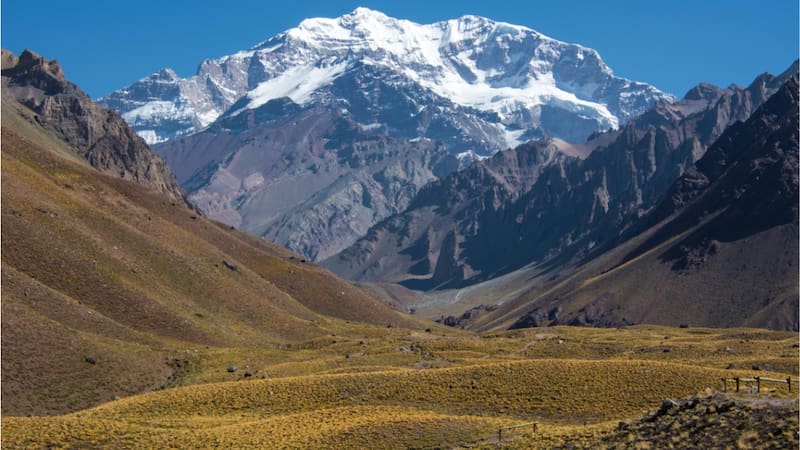 El Aconcagua es uno de las montañas más escaladas por los andinistas