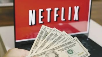Netflix enfrenta cautela del mercado por compra de Warner Bros., pero el consenso fija un precio objetivo de 134 dólares