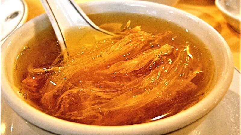 La sopa de aleta de tiburón es muy consumida en China y su valor llega a los u$s 300. Foto: Wikimedia Commons