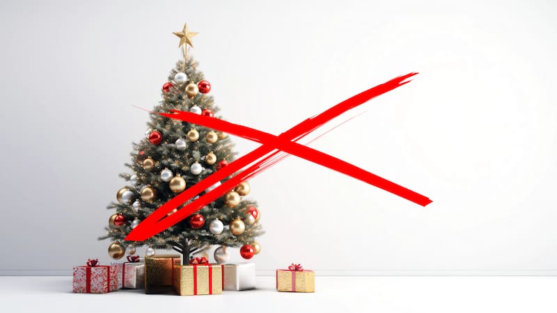 El árbol de Navidad ya no es verde.