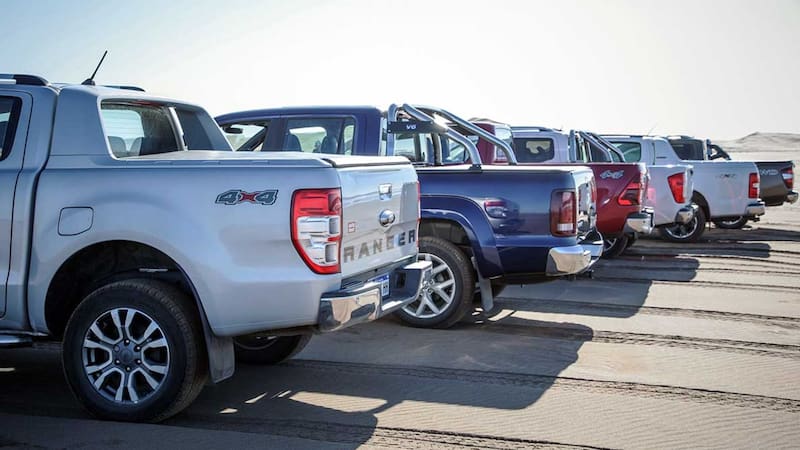 La ley es clara: el Reglamento de Tránsito federal prohíbe llevar pasajeros en zonas destinadas a carga, ya que no cuentan con cinturones ni estructuras de protección. Fuente: Shutterstock.