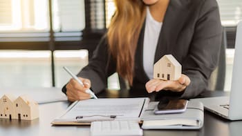 El euríbor vuelve a subir en septiembre hasta el 3,247% y encarece las hipotecas variables