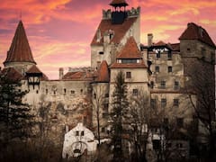 El “CASTILLO DE DRÁCULA” se encuentra en esta localidad: destaca por su belleza arquitectónica y escalofriantes historias