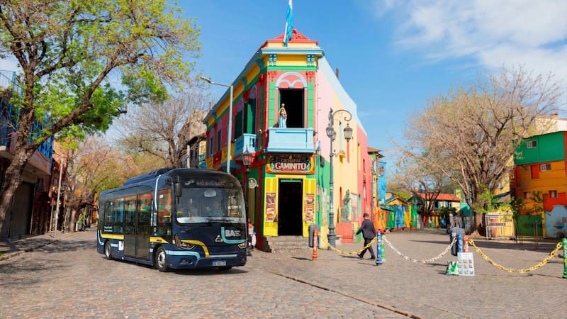 El colectivo eléctrico que recorre Buenos Aires amplió su recorrido.