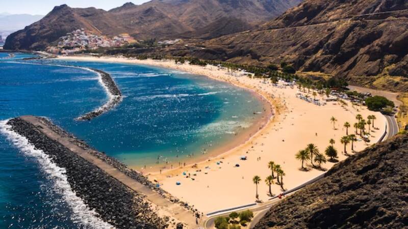 El Corte Inglés ofrece descuentos para viajar a Tenerife en Carnaval: el paquete incluye vuelo y hotel por 8 días. (Foto: Freepik).