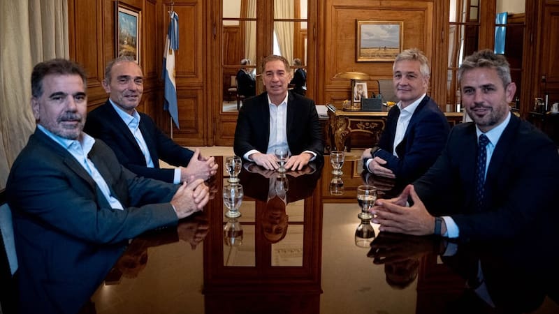El dato que enciende alarmas para 2027: el fuerte rechazo que frena la posible alianza entre LLA y el PRO