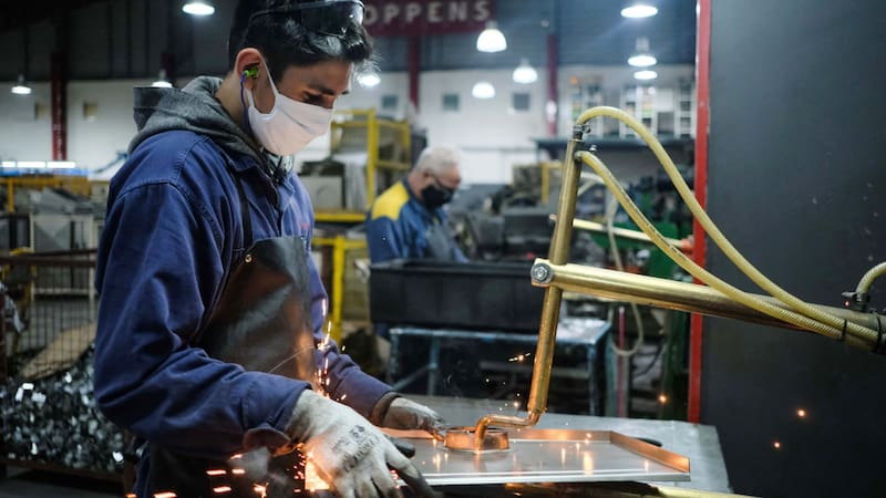 El desafío no pasa solo por exportar recursos naturales, sino por desarrollar industrias capaces de generar más valor a partir de ellos.