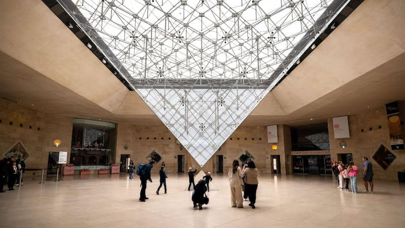 El día que España se vengó de Francia e invadió el Louvre para recuperar un tesoro robado por Napoleón